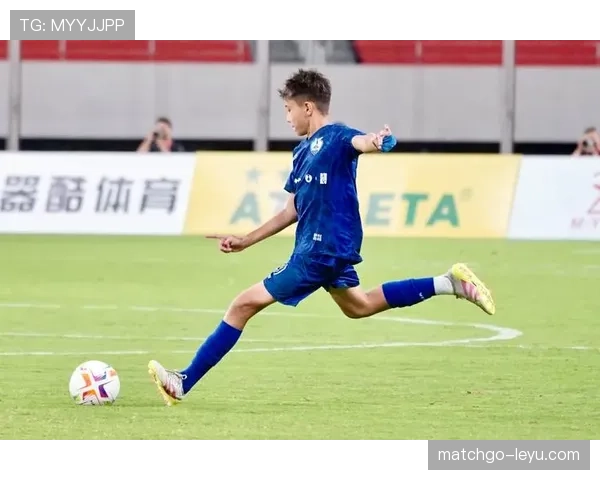 体育媒体热评：赛事焦点引爆舆论热度